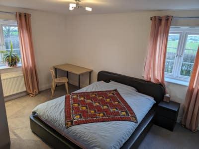 Double Bedroom with En-suite and Views Main Photo