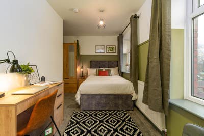 Stunning 3 Bed Flatshare - All Bills Inclusive! Main Photo