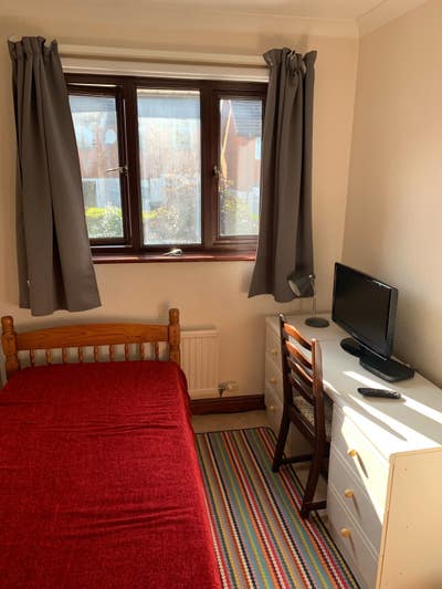 Comfortable small Single Room Main Photo