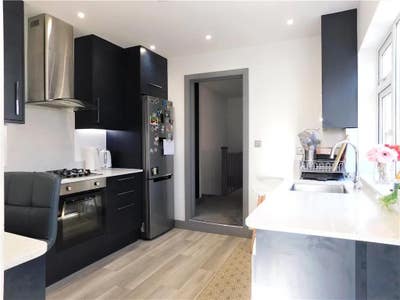 3 Bedroom Property - Close to Ashford Hospital,. Main Photo