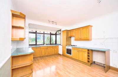 Amazing 4 Bed House in Hornchurch RM12 Main Photo