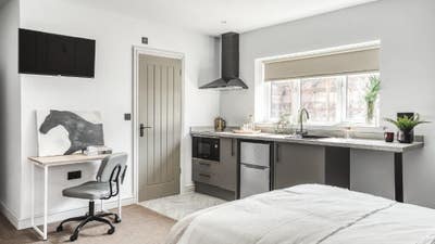 LAST ONE! Lux Double Room with Private Off-Suite Main Photo