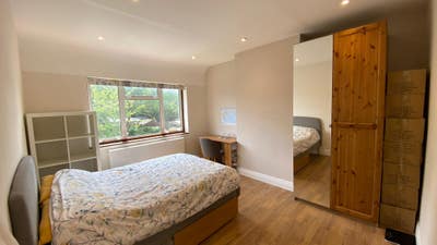 Quiet double bedroom available - FEMALE lodger Main Photo