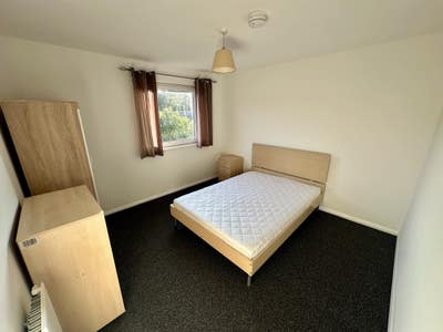 ⭐️Orton Goldhay: Spacious Rooms, Great Location⭐️ Main Photo