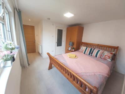 Morden Double Ensuite Room Free WIFI+ Cleaner Main Photo