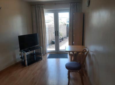 One bedroom fully furnished annexe for one person. Main Photo