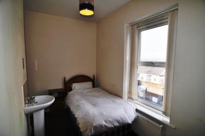 Room In House Share Available Main Photo