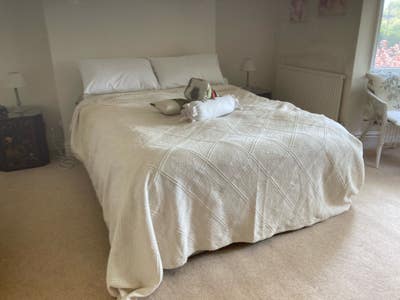 Lovely spacious double bedroom Main Photo