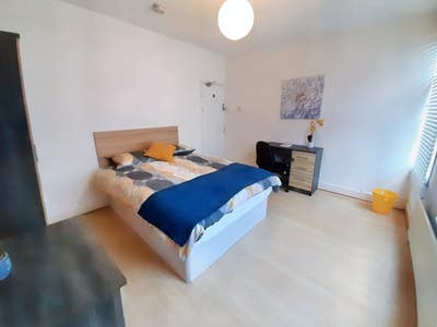 Spacious Double Bedroom Available in Edgbaston Main Photo