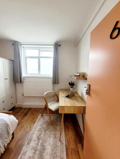 Modern Furnished Single Room with Study & Parking Main Photo