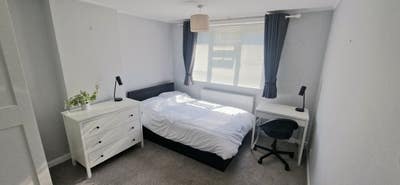 Large Fully Refurbished Peaceful Double Room Main Photo