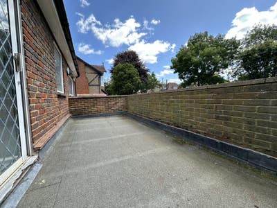Private Balcony! En Suite! Bills inc! 500Mbps! Main Photo