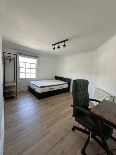 1 double bedroom available Tavistock town Center Main Photo