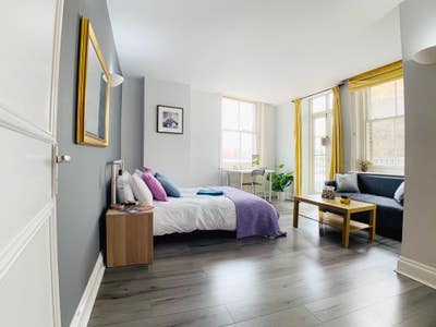 🏙️3-Bed Flat Near Liverpool St - City Living🏙️ Main Photo