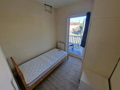 Lovely Single Bedroom in Harrow-on-the-Hill Main Photo