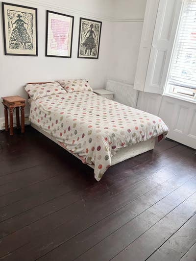 Double room just off Shaftesbury High Street Main Photo