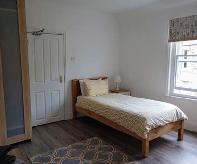 Spacious Room in Quiet Buddhist Centre Main Photo
