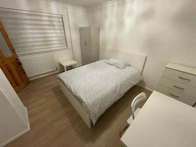 En-suite double room available near university Main Photo