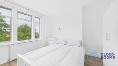 🌻£800 Spacious Single Rooms Available at Lee Main Photo