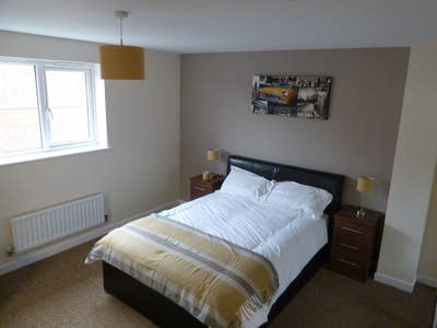 Dunton Fields Large En-Suite - Couples Welcome Main Photo