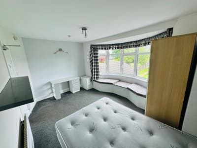 Large double room in a large property Main Photo