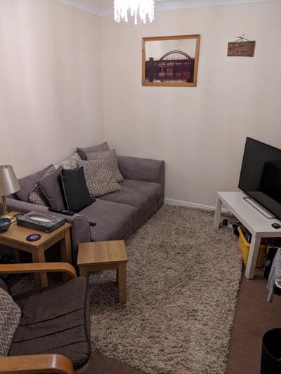 Spacious Double Bedroom in Detached House Main Photo