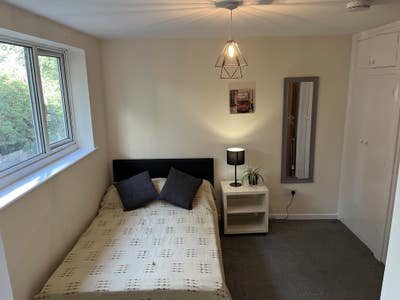 Nice large bright double en suite (cc) Main Photo