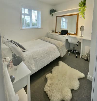Double Room, close to station, 10 mins to beach Main Photo