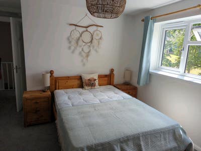 Spacious Furnished Double Bedroom Main Photo
