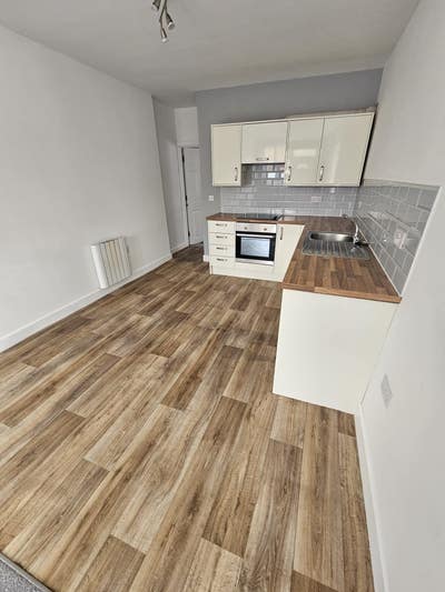 Modern 1-Bedroom Flat | £660 PCM | Available Now Main Photo