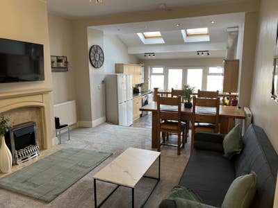 Fantastic professional houseshare!! Main Photo