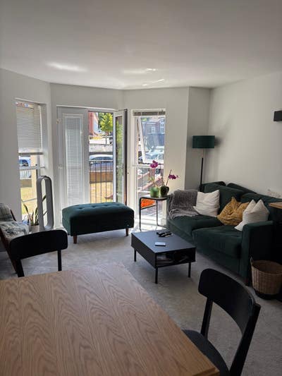 Double room close to train station and shops Main Photo