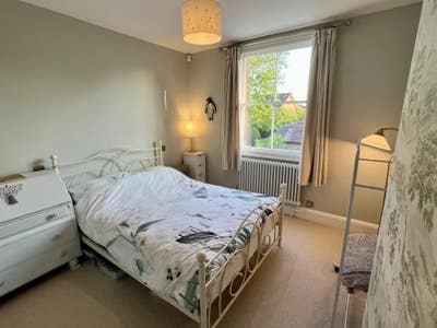 Double bedroom in shared house off road parking Main Photo