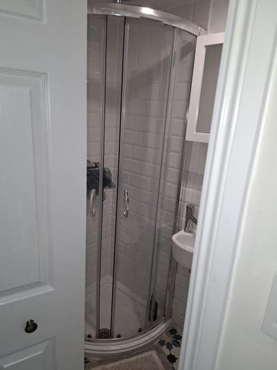 Double bedroom for full time professional Main Photo