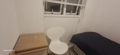 Single room with shared kitchen and bathroom Main Photo