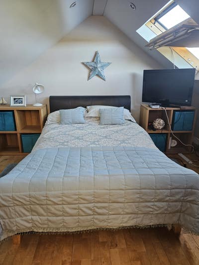 Room to let with easy access for M4 Junction 34 . Main Photo