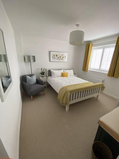 Double bedroom with bathroom and close to station Main Photo