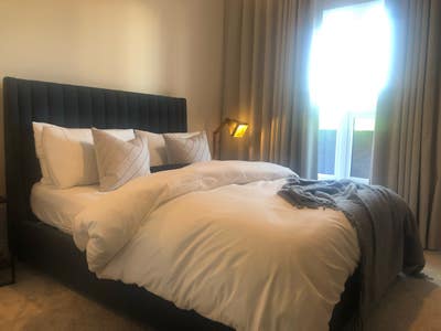 Modern New Build, 2 Bed, 2 Bath & Parking Main Photo