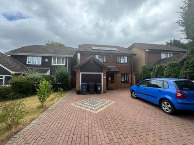 💜 Stylish & Spacious- Home in South Croydon💜 Main Photo