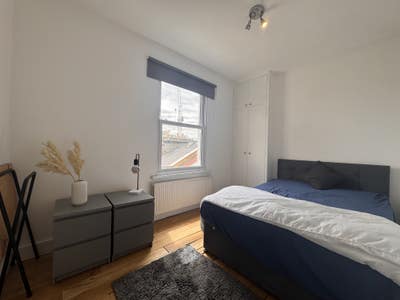 Bright Top Floor 2 Bed Flat | Fulham Main Photo