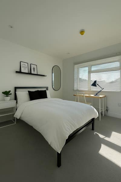 🌟New Studio Style - Ensuites + Kitchenettes + 🚗 Main Photo