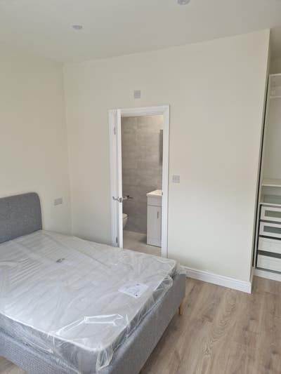 Ensuite Room in Stylish 5-Bed HMO – All Bills Inc Main Photo