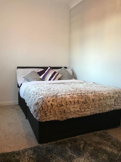 Reduced! Great Size Room! Station Location! Main Photo