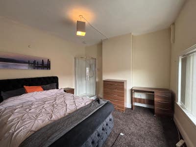 Spacious Room with Own Shower Available Now Main Photo
