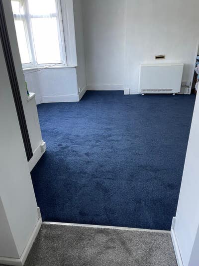 Bright, large studio flat Main Photo