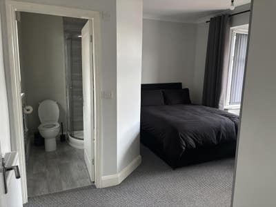 Double room with En-suite available Main Photo