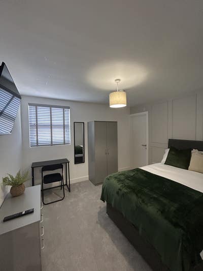 Luxury 7-bed HMO with En-Suites - TV in Bedrooms! Main Photo