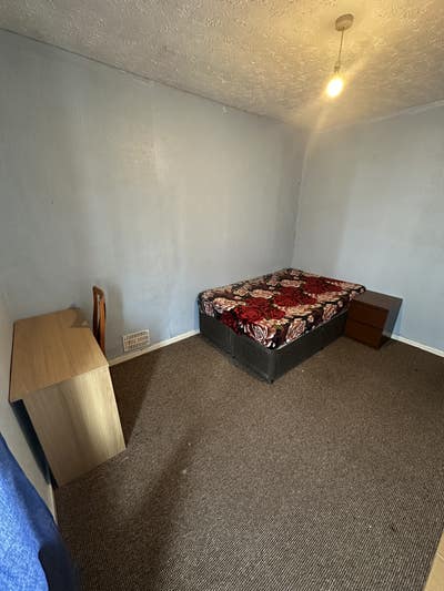 A double fully furnished room available Main Photo