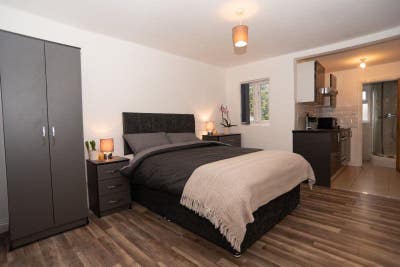 Studio available in a fantastic location Main Photo