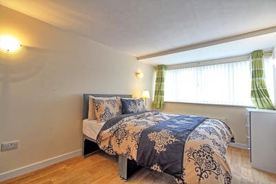 Nice Double Room Available to Rent Main Photo